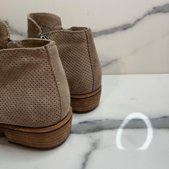 Dolce Vita | Women's Minimalist Gray Laser Cut Perforated Round Toe Boots Sz 8 - Picture 4 of 7